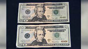The $20 note includes an embedded security thread that glows green when illuminated by uv light. Counterfeit Investigation Can You Spot The Fake 20 Abc News