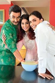 Deepika Padukone N Ranveer Singh Deepika Padukone Style Bollywood Celebrities Deepika Padukone