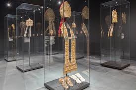 Met Heavenly Bodies Exhibition Vatican Collection The Creative Adventurer Museum Fashion Exhibition Met Museum