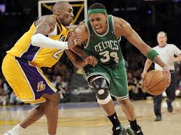 Nba 2006 los angeles lakers vs toronto raptors kobe bryant 81pts! Paul Pierce And Kobe Bryant Boston Celtics Forward Paul Pierce Drives Past Los Angeles Lakers Guard Kobe Bryant In G Boston Celtics Team Boston Celtics Celtic