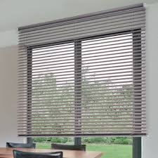 Jalousien weisen wie beispielsweise rollos, lamellenvorhänge beziehungsweise vertikaljalousien oder raffrollos auch langteilige bedienelemente auf, die für kinder gefährlich werden können. Jalousien Aus Aluminium Innenjalousien Lamellen Junker