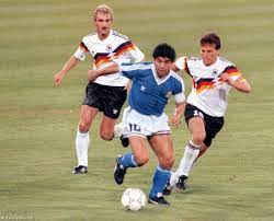 منتخب ألمانيا لكرة القدم رياضي أحمر. Ù…ÙˆÙ†Ø¯ÙŠØ§Ù„ Ø¥ÙŠØ·Ø§Ù„ÙŠØ§ 1990 Ø£Ù„Ù…Ø§Ù†ÙŠØ§ ØªÙ†ØªÙ‚Ù… Ù…Ù† Ø§Ù„Ø£Ø±Ø¬Ù†ØªÙŠÙ† ØµØ­ÙŠÙØ© Ø§Ù„Ø±ÙŠØ§Ø¶ÙŠØ©