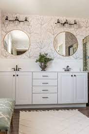 A light wallpaper like in this bathroom designed by studio db keeps things feeling sweet and airy. Ida In 2021 Master Bathroom Wallpaper Ideas Grey And White Wallpaper Grey Removable Wallpaper