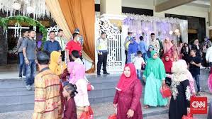 Maybe you would like to learn more about one of these? Resepsi Pernikahan Di Muaragembong Bekasi Dibubarkan Aparat