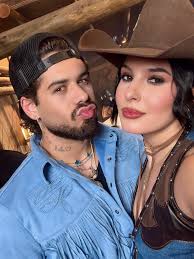 Mais um registro de Ana Castela e Zé Felipe durante a gravação do clipe de um feat entre os dois nessa noite em Goiânia. ❤️ — Siga @boiadeirahits para mais informações sobre @anacastelacantora.