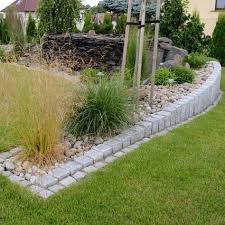 Granit Palisaden Gartengestaltung Steine Gruen Gras Gartengestaltung Bepflanzung Granit Palisaden