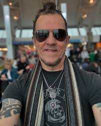 Hey Florida friends we are bringing Ho Ho Hoey for the first time!  @leah_bluestein drums Michael Dutko @mdutkobass bass On Sale now! good  seats are going fast! 🤘🎸❤️ 🧑‍🎄get tickets here: www.garyhoey.com//tour/