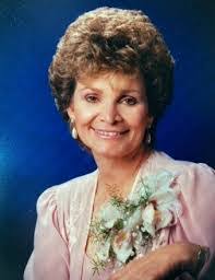 Caroline Knauss's Instagram, Twitter & Facebook