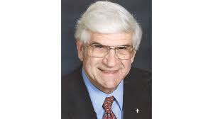 Moses named to De Soto School District Hall of Fame