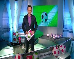Dla każdego debiutanta prowadzący losuje utwór z listy piosenek wykonawcy goszczącego w programie. Majowka Z Ekstraklasa Na Zywo W Tvp Tvp1 Pilka Nozna Sport Telewizja Polska Media2 Pl