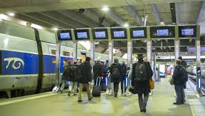 Le temps de trajet en métro est d'environ 20 à 25 min pour rejoindre la gare du nord depuis la gare montparnasse. Sncf Des Portiques Pour Acceder Au Tgv Gare Montparnasse A Paris