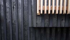 Au Japon On Construit Des Maisons Avec Du Bois Brule Bois Brule Bois Bardage Bois