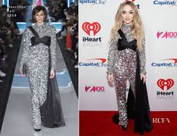 Quelle est filmographie de sabrina carpenter? Sabrina Carpenter Red Carpet Fashion Awards
