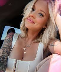 Audrey Drake's Instagram, Twitter & Facebook