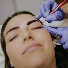 Fragen und antworten zum thema permanent make up. Permanent Makeup Guide Everything You Need To Know Allure