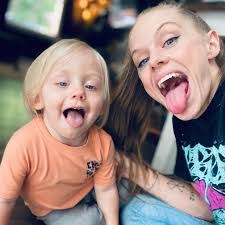 Paula Chait's Instagram, Twitter & Facebook