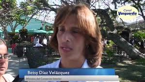 La ministra de Comercio Interior de Cuba, Betsy Díaz Velázquez dijo que  #Cuba tenía que escoger entre comprar productos de aseo (jabones,  detergente...) o petróleo y alimentos. En #Miami se vive con ...