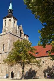 St Magni Die Kirche Im Schonen Braunschweiger Fachwerkviertel Hat Ihren Ursprung In Einer Kleinen Kirche Des Alten Bruns Braunschweig Fachwerkbau Kathedrale