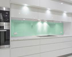Lindgrune Kuchenruckwand Aus Glas Nach Mass Spritzschutz Kuche