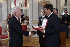 Vizi occupied the position of president for hungarian academy of sciences. Ku 2iychn7ibdm