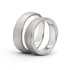 In der zweiten hälfte des damenringes schließt an die edelsteine auch die mattierung an. Trauringe In 925 Silber Natur Damenring Herrenring 6mm Breit Oberflache Mattiert Rhodiniert Trauringe Silber Manner Ringe Coole Trauringe