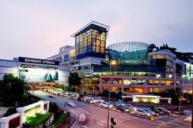 Planned interchanges are the bandar utama mrt station (250 metre distance), station 3 of the lrt kelana jaya line (100 metres), the pelabuhan ktm komuter port klang line whereby the proposed new klang komuter station located at the ktmb reserve land at jalan raya barat from the current. 1 Utama Mall Shopping Centre The Biggest Mall In Malaysia Panda Reviewz Discovering The Best Of Food Travel