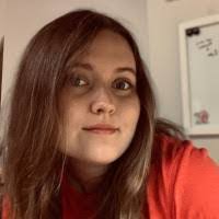 Kim Lanham's Instagram, Twitter & Facebook