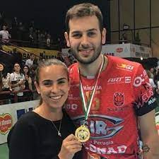 Luciano de cecco (ciudad de santa fe, 2 de junio de 1988) es un jugador argentino de voleibol que juega de armador. La Boda De Un Jugador De La Seleccion De Voley Con La Ex Numero Uno Del Tenis Argentino