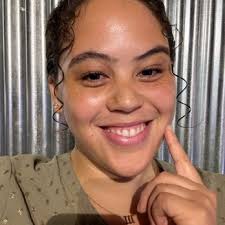 HER AUTHENTIC CONFIDENCE