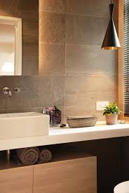 In Dem Artikel Finden Sie 40 Fantastische Beispiele Fur Designer Badezimmer Hoffen Artikel Badezimmer Beisp Grosse Fliesen Badezimmer Design Badezimmer