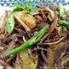 Secara asasnya, ia adalah seperti resepi sambal tumis ikan bilis yang biasa, cuma dimasak kering lama panaskan minyak dan goreng ikan bilis dengan api sederhana sehingga garing. 1