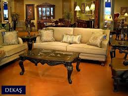 Zarif Bir Yari Klasik Kanepe Florida Karsisinda Babette Sehpa Takimi Mobilya