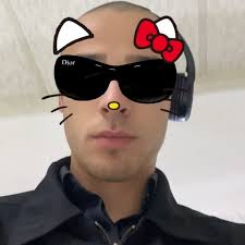 Hand 2 hand combat, who's winning this?