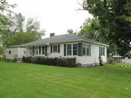 Home For Sale In E375 State Road 23 Wisconsin Dells Wisconsin 53965 3br 1 5 Ba Farmhouse W 5 Acres Several Ou Wisconsin Dells Wisconsin Dog Boarding Kennels