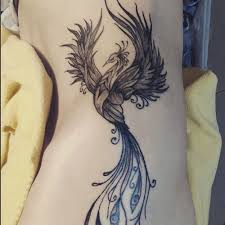 Das phönix vogel stirbt, indem es in flammen geht (daher der zweite name „feuervogel) und dann entsteht es aus seiner asche wieder. Phoenix Tattoo Bedeutung Fur Manner Phoenix Tattoo Bedeutung