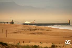 Hossegor Avec En Fond La Jetee Du Port De Capbreton Et La Rhune Tourism Surfing Travel Dreams