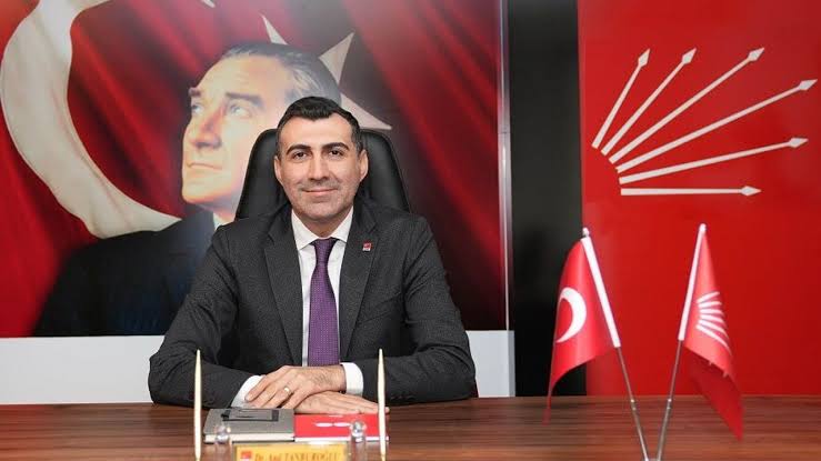 CHP Adana İl Başkanı Anıl Tanburoğlu: “Gerçeği yazan gazeteciler susturulmak isteniyor” - Habere Güven