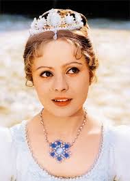 Popelka zemřela a zanechala po sobě manžela, syna a miliony truchlících fanoušků, píše bulvární list bild, který je die welt rovněž uvádí, že šafránková hrála ve 150 filmech včetně oscarového dramatu kolja. Safrankova Pry Podrazila Slavneho Rezisera Hodne Se Nam Ta Popelka Zmenila Uz Ji Nikdy Nechci Potkat A Uz Ji Ani Nepozdravim Zlobi Se Vaclav Vorlicek Co Se Stalo Krajske Listy Cz