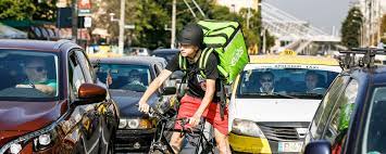 Fancurier este cel mai bun. 10 IntrebÄƒri Pe Care Ai Vrut SÄƒ I Le Pui Unui Roman Care LivreazÄƒ Mancare Cu Uber Eats
