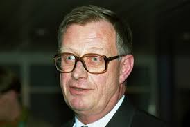 Image of KEN MORAN SPEAKS AT VIAGRA PRESS CONFERENCE, 1998-09-15 (photo)