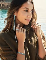 Create romantic memories just like Julie Sariñana with our new COUTURE  collection. Shop now