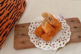 Untuk membuatnya gunakan tahu goreng atau tahu sebenernya untuk resep tahu melet isi sosis tidak pedas ini di adaptasi dari resep tahu aci tegal. Resep Lumpia Isi Rebung Camilan Murah Dan Renyah