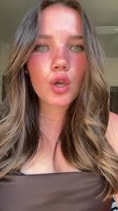 Sara Slone's Instagram, Twitter & Facebook