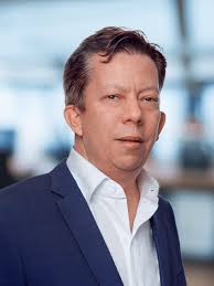 Eric Dumas's Instagram, Twitter & Facebook