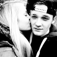 laura Friedrich (@MZentler)