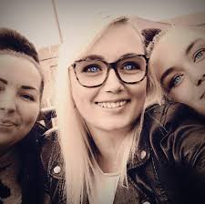 Car smashes into a house in Stockport, leaving a massive hole. A car  crash.happened at around 8.30pm last night has left a gaping hole in the  side of an end terrace house.