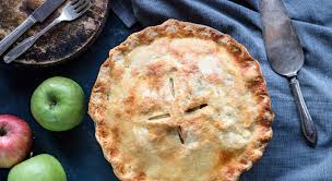 While apple pie was being consumed in europe in the 14th century, the first instance of its consumption in america wasn't recorded until 1697, when it was brought over by swedish, dutch, and british. Apple Pie Un Americana In Cucina