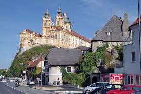Kui sul on mõni muu lemmikloom, siis on soovitatav vastuvõtulaua poole pöörduda. Datei At Melk Stift Haus Am Stein Jpg Reisefuhrer Auf Wikivoyage