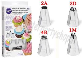 Co breve cannello o piccola sporgenza del bordo di un recipiente, che serve per versare. Set Beccucci Bocchette Wilton Originale Per Cupcakes 12 Pezzi Con Sac A Poches