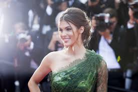 C'est que cinq ans après son couronnement, l'ex miss. Apres Kev Adams Iris Mittenaere En Couple Avec Hatem Ben Arfa Jetsetmode Hatembenarfa Irismittenaere Stars Actu Scoopnest